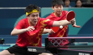 球拍被摄影师踩断!王楚钦:这就是天意 用副板也可以比赛