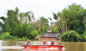 湖南湘潭两处堤段发生决口:全村停电,救援工作仍在继续