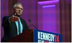 美媒:肯尼迪想用支持特朗普换取官职,两人未谈成